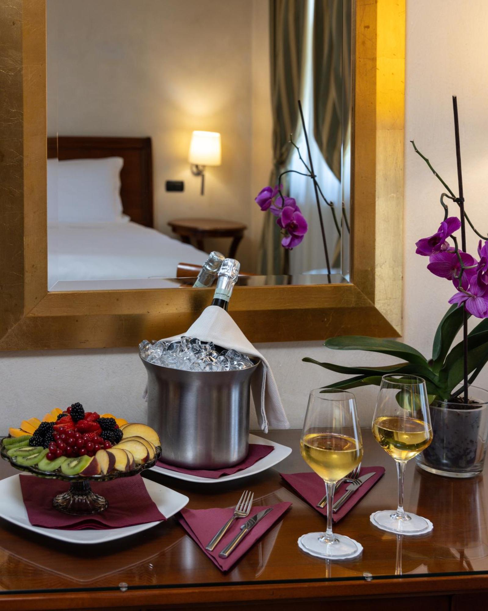 Best Western Plus Hotel Le Rondini San Francesco al Campo Exterior foto